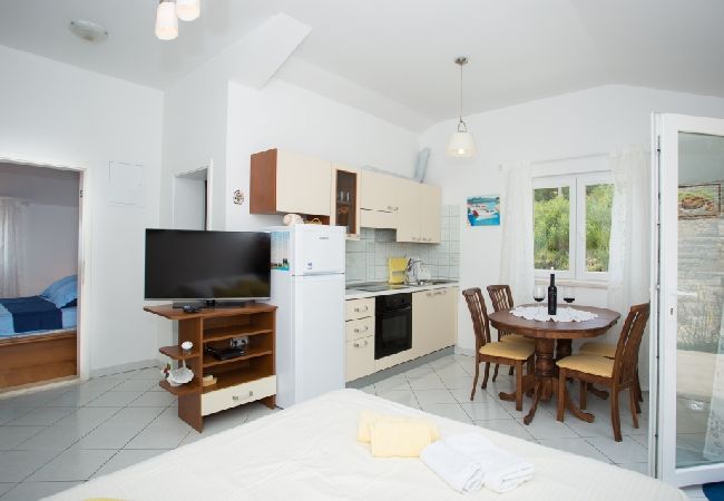 Ferienwohnung in Orebic - Ferienwohnung in Orebić mit Meerblick, Terrasse, Klimaanlage, W-LAN (114-2) Ferienwohnung in Orebic - Ferienwohnung in Orebić mit Meerblick, Terrasse, Klimaanlage, W-LAN (114-2)