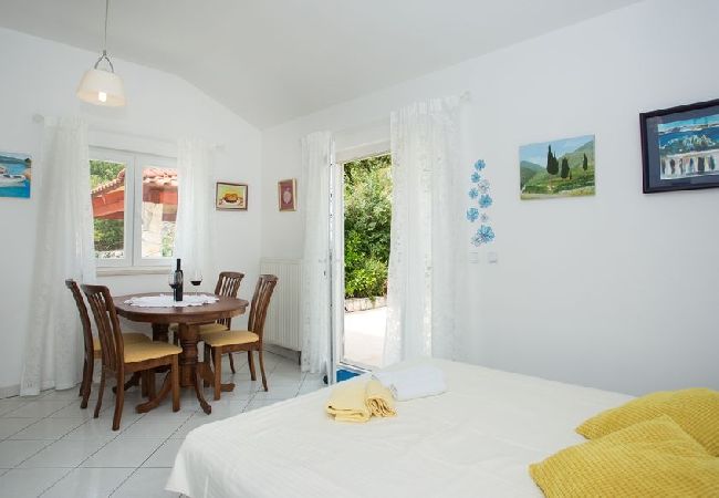 Ferienwohnung in Orebic - Ferienwohnung in Orebić mit Meerblick, Terrasse, Klimaanlage, W-LAN (114-2) Ferienwohnung in Orebic - Ferienwohnung in Orebić mit Meerblick, Terrasse, Klimaanlage, W-LAN (114-2)