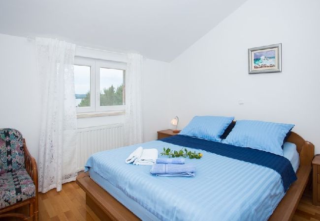 Ferienwohnung in Orebic - Ferienwohnung in Orebić mit Meerblick, Terrasse, Klimaanlage, W-LAN (114-2) Ferienwohnung in Orebic - Ferienwohnung in Orebić mit Meerblick, Terrasse, Klimaanlage, W-LAN (114-2)