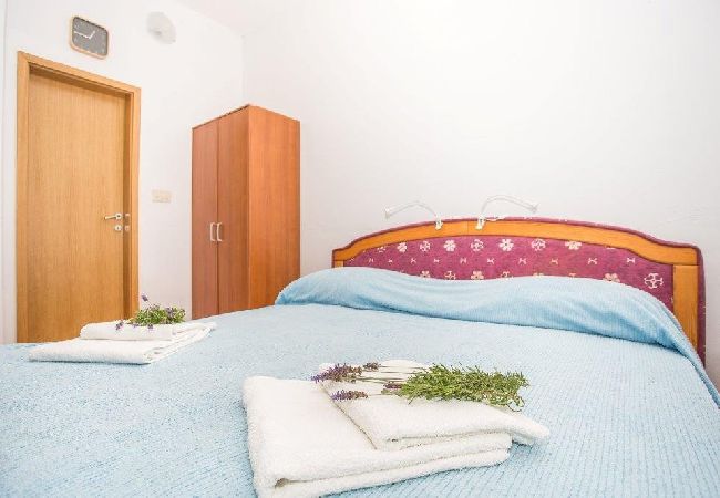 Studio in Orebic - Studioapartment in Orebić mit Meerblick, Terrasse, Klimaanlage, W-LAN (114-3) Studio in Orebic - Studioapartment in Orebić mit Meerblick, Terrasse, Klimaanlage, W-LAN (114-3)