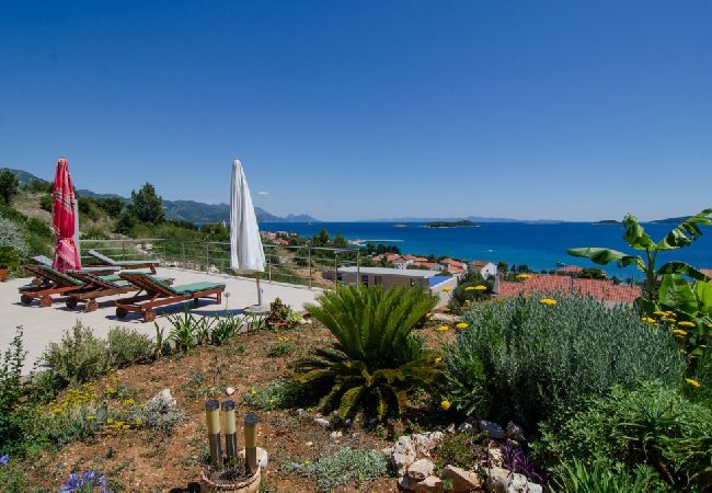 Studio in Orebic - Studioapartment in Orebić mit Meerblick, Terrasse, Klimaanlage, W-LAN (114-3) Studio in Orebic - Studioapartment in Orebić mit Meerblick, Terrasse, Klimaanlage, W-LAN (114-3)