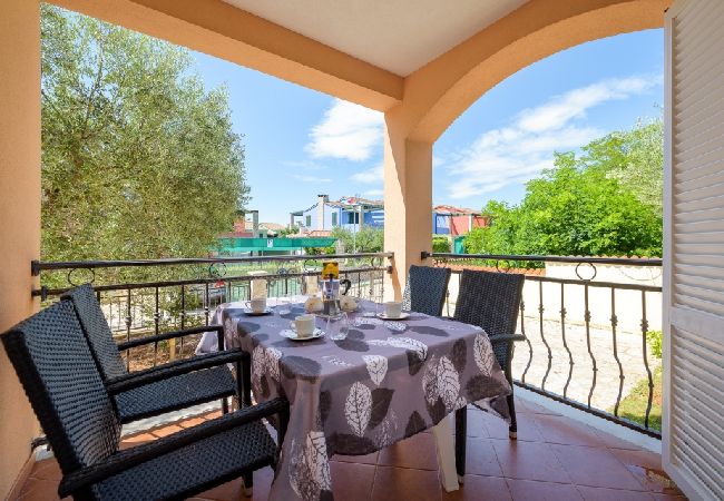 Ferienwohnung in Bašanija - Ferienwohnung in Bašanija mit Terrasse, Klimaanlage, W-LAN (113-1) Ferienwohnung in Bašanija - Ferienwohnung in Bašanija mit Terrasse, Klimaanlage, W-LAN (113-1)