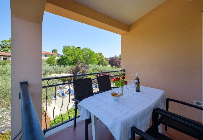 Ferienwohnung in Bašanija - Ferienwohnung in Bašanija mit Terrasse, Klimaanlage, W-LAN, Spülmaschine (113-4) Ferienwohnung in Bašanija - Ferienwohnung in Bašanija mit Terrasse, Klimaanlage, W-LAN, Spülmaschine (113-4)