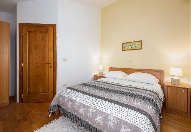 Ferienwohnung in Bašanija - Ferienwohnung in Bašanija mit Terrasse, Klimaanlage, W-LAN, Spülmaschine (113-4) Ferienwohnung in Bašanija - Ferienwohnung in Bašanija mit Terrasse, Klimaanlage, W-LAN, Spülmaschine (113-4)