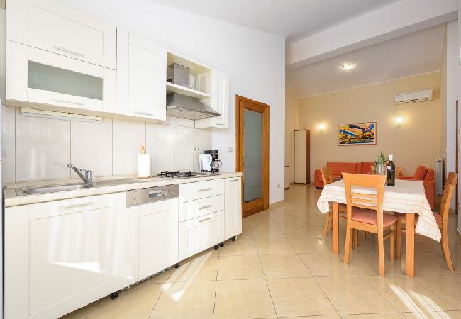 Ferienwohnung in Bašanija - Ferienwohnung in Bašanija mit Meerblick, Terrasse, Klimaanlage, W-LAN (113-6) Ferienwohnung in Bašanija - Ferienwohnung in Bašanija mit Meerblick, Terrasse, Klimaanlage, W-LAN (113-6)