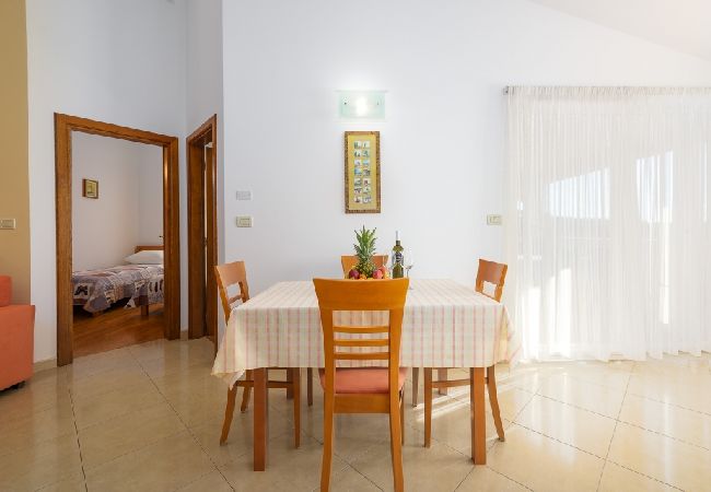 Ferienwohnung in Bašanija - Ferienwohnung in Bašanija mit Meerblick, Terrasse, Klimaanlage, W-LAN (113-6) Ferienwohnung in Bašanija - Ferienwohnung in Bašanija mit Meerblick, Terrasse, Klimaanlage, W-LAN (113-6)