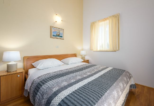 Ferienwohnung in Bašanija - Ferienwohnung in Bašanija mit Meerblick, Terrasse, Klimaanlage, W-LAN (113-6) Ferienwohnung in Bašanija - Ferienwohnung in Bašanija mit Meerblick, Terrasse, Klimaanlage, W-LAN (113-6)