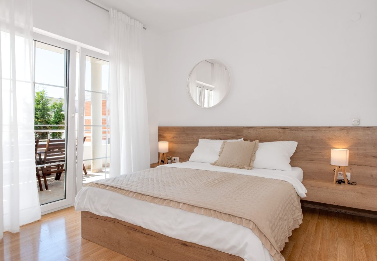 Ferienwohnung in Vodice - Ferienwohnung in Vodice mit Meerblick, Terrasse, Klimaanlage, W-LAN (94-1)