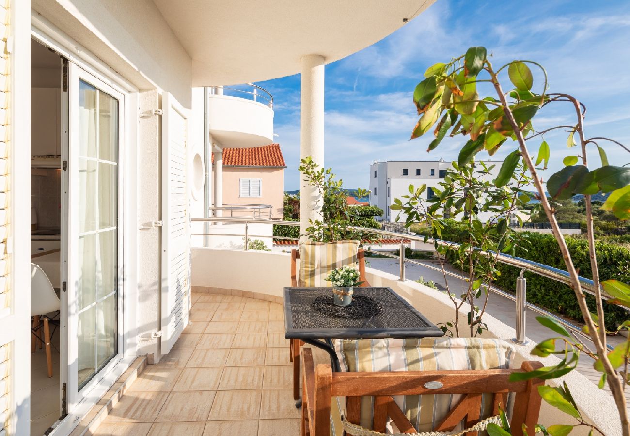 Ferienwohnung in Vodice - Ferienwohnung in Vodice mit Meerblick, Terrasse, Klimaanlage, W-LAN (94-2)