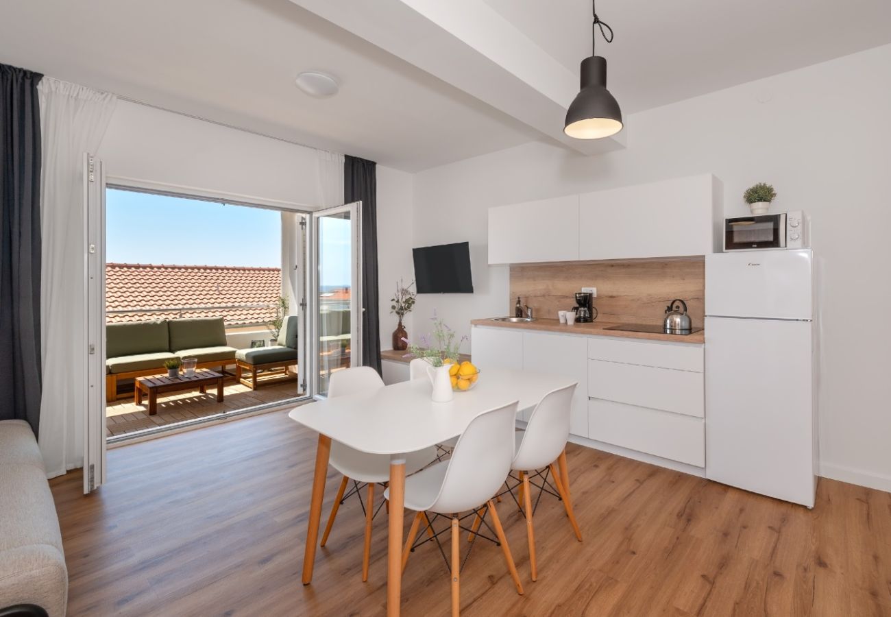 Ferienwohnung in Vodice - Ferienwohnung in Vodice mit Meerblick, Terrasse, Klimaanlage, W-LAN (94-5)