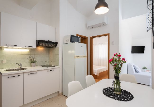 Ferienwohnung in Vodice - Ferienwohnung in Vodice mit Meerblick, Terrasse, Klimaanlage, W-LAN (94-9) Ferienwohnung in Vodice - Ferienwohnung in Vodice mit Meerblick, Terrasse, Klimaanlage, W-LAN (94-9)