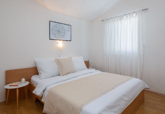 Ferienwohnung in Vodice - Ferienwohnung in Vodice mit Meerblick, Terrasse, Klimaanlage, W-LAN (94-9) Ferienwohnung in Vodice - Ferienwohnung in Vodice mit Meerblick, Terrasse, Klimaanlage, W-LAN (94-9)