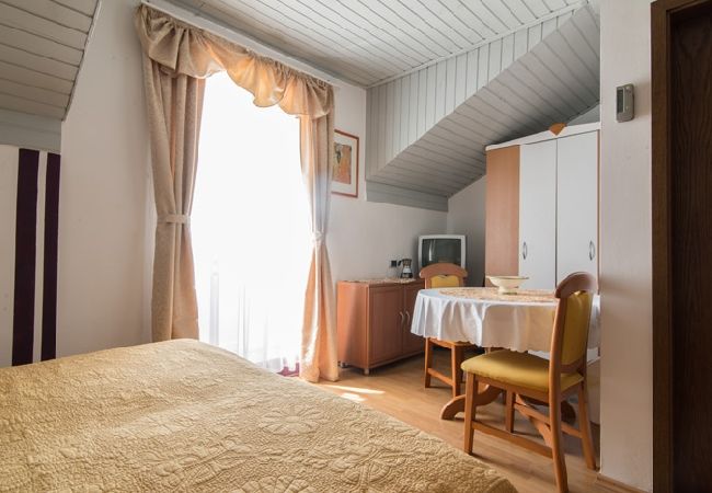 Studio in Savudrija - Studioapartment in Savudrija mit Meerblick, Terrasse, Klimaanlage, W-LAN (123-2) Studio in Savudrija - Studioapartment in Savudrija mit Meerblick, Terrasse, Klimaanlage, W-LAN (123-2)