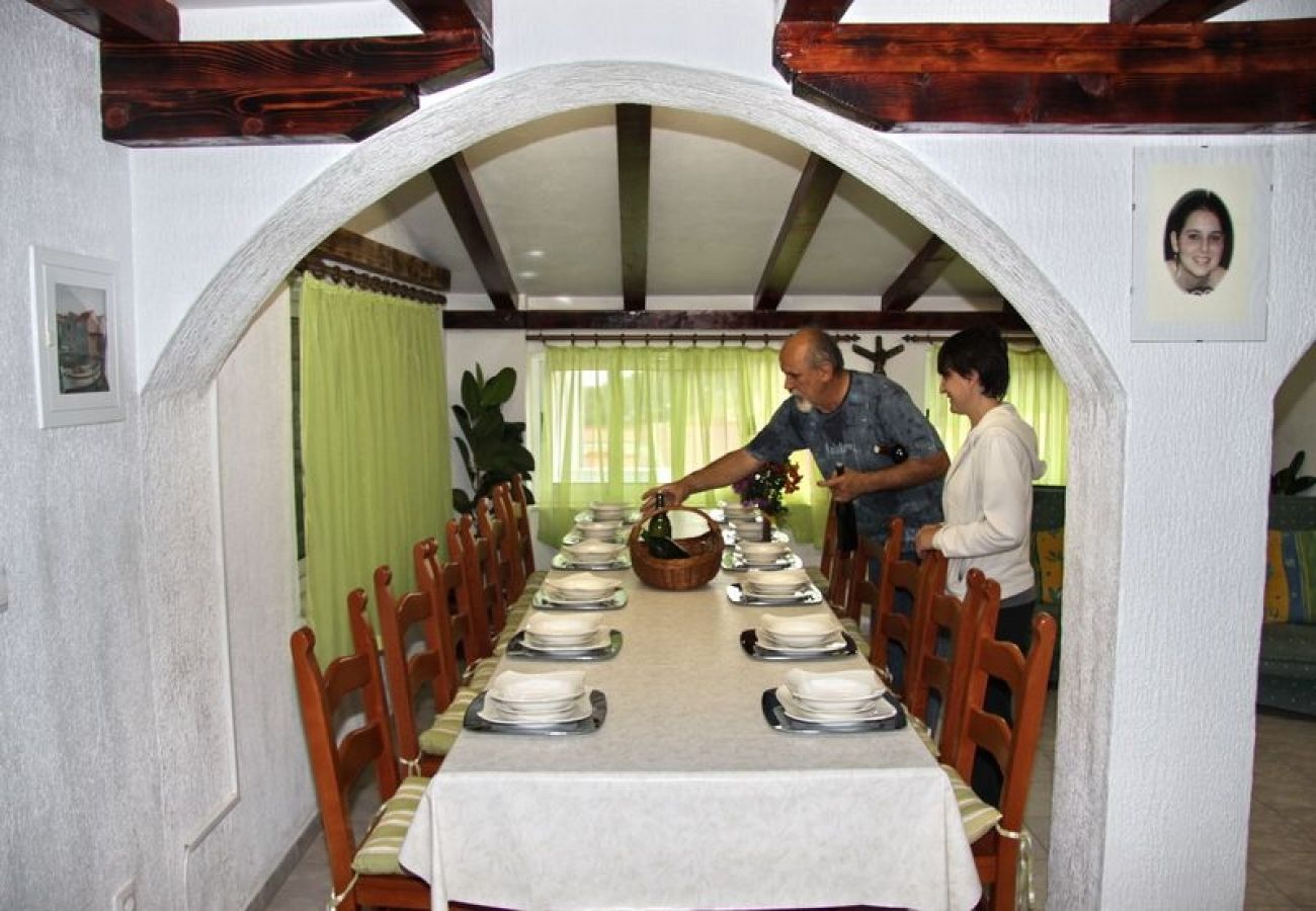 Ferienwohnung in Duce - Ferienwohnung in Duće mit Terrasse, Klimaanlage, W-LAN, Waschmaschine (122-1)