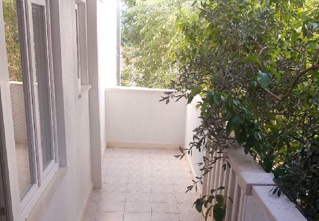 Ferienwohnung in Duce - Ferienwohnung in Duće mit Loggia, Klimaanlage, W-LAN, Spülmaschine (122-5) Ferienwohnung in Duce - Ferienwohnung in Duće mit Loggia, Klimaanlage, W-LAN, Spülmaschine (122-5)