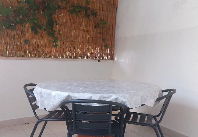 Ferienwohnung in Duce - Ferienwohnung in Duće mit Loggia, Klimaanlage, W-LAN, Spülmaschine (122-5) Ferienwohnung in Duce - Ferienwohnung in Duće mit Loggia, Klimaanlage, W-LAN, Spülmaschine (122-5)