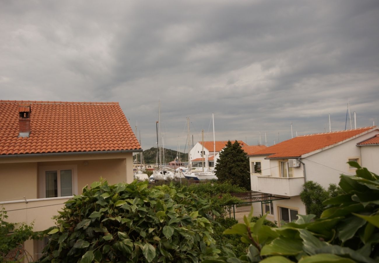 Ferienwohnung in Murter - Ferienwohnung in Murter mit Terrasse, Klimaanlage, W-LAN, Waschmaschine (125-1)