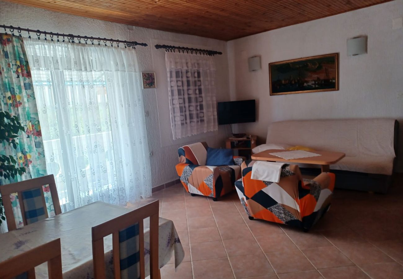 Ferienwohnung in Murter - Ferienwohnung in Murter mit Terrasse, Klimaanlage, W-LAN, Waschmaschine (125-1)