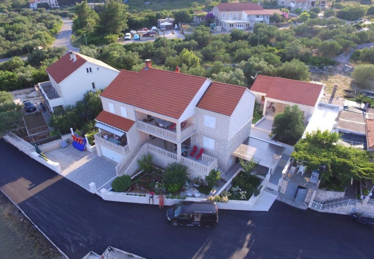 Ferienwohnung in Lumbarda - Ferienwohnung in Lumbarda mit Meerblick, Terrasse, Klimaanlage, W-LAN (128-1)