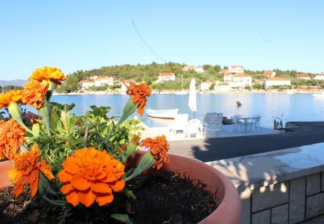 Ferienwohnung in Lumbarda - Ferienwohnung in Lumbarda mit Meerblick, Terrasse, Klimaanlage, W-LAN (128-1)