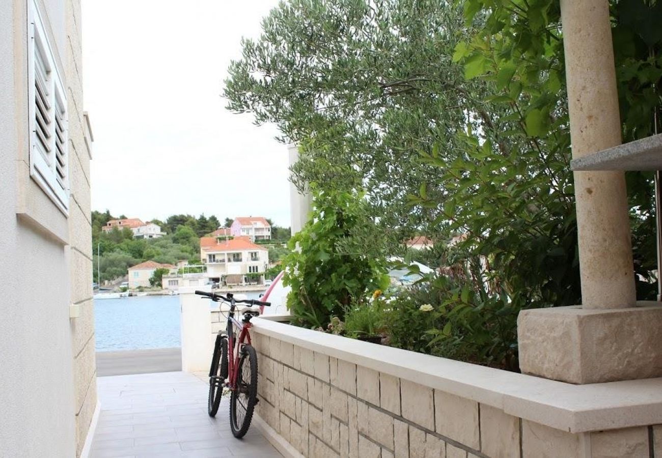 Ferienwohnung in Lumbarda - Ferienwohnung in Lumbarda mit Meerblick, Terrasse, Klimaanlage, W-LAN (128-1)