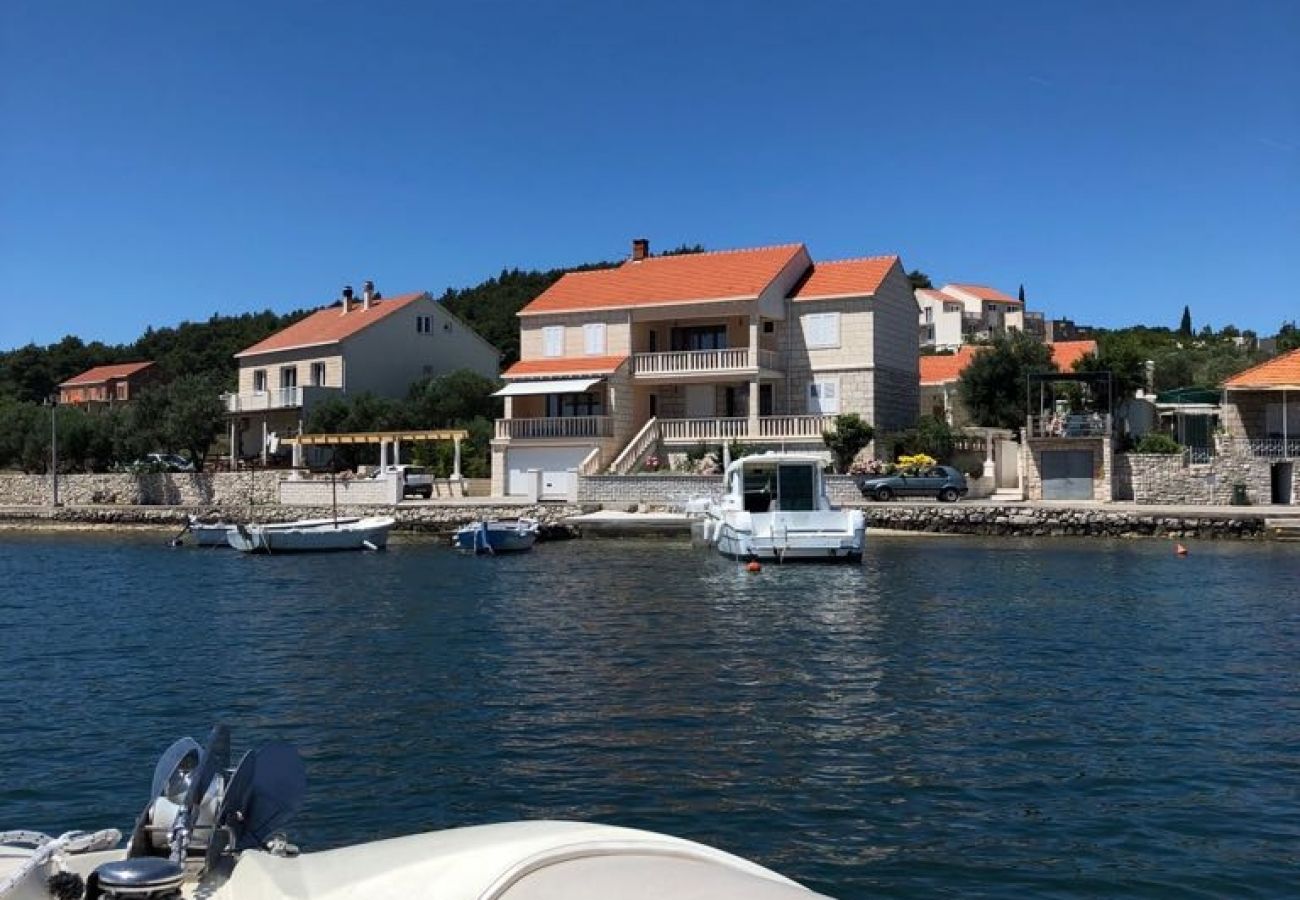 Ferienwohnung in Lumbarda - Ferienwohnung in Lumbarda mit Meerblick, Terrasse, Klimaanlage, W-LAN (128-1)