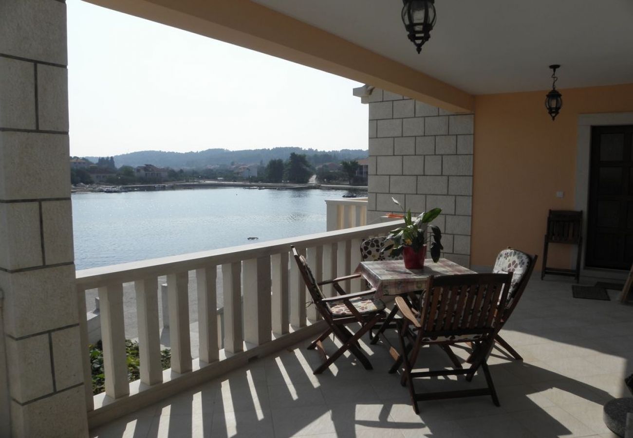 Ferienwohnung in Lumbarda - Ferienwohnung in Lumbarda mit Meerblick, Terrasse, Klimaanlage, W-LAN (128-2)