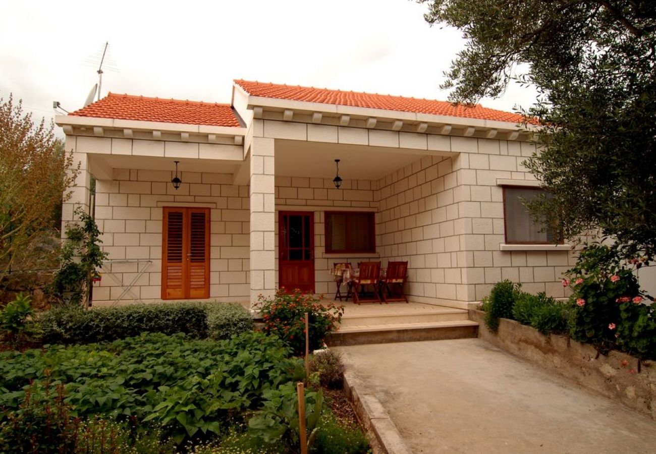 Ferienhaus in Lumbarda - Ferienhaus in Lumbarda mit Meerblick, Terrasse, Klimaanlage, W-LAN (128-4)