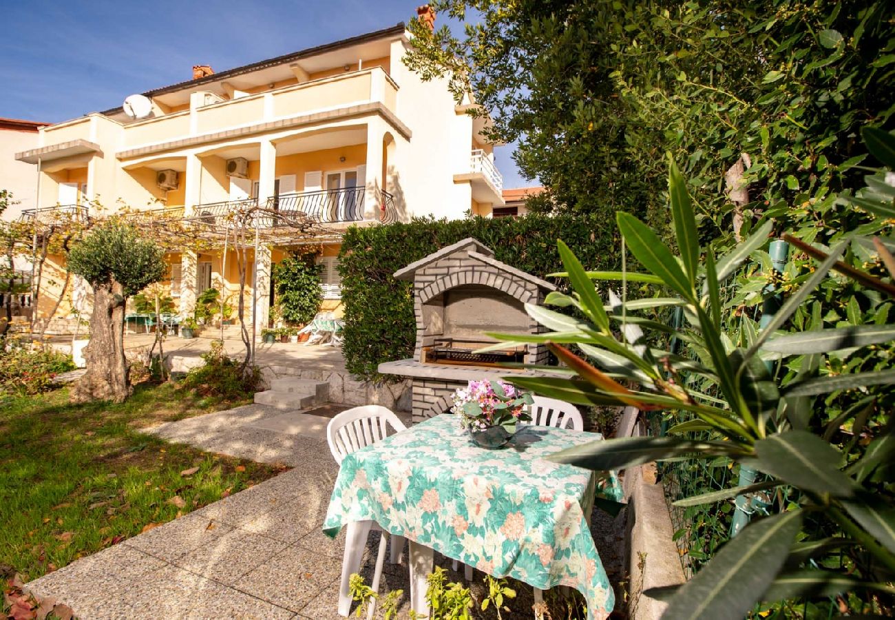 Ferienwohnung in Lopar - Ferienwohnung in Lopar mit Terrasse, Klimaanlage, W-LAN, Waschmaschine (129-2)