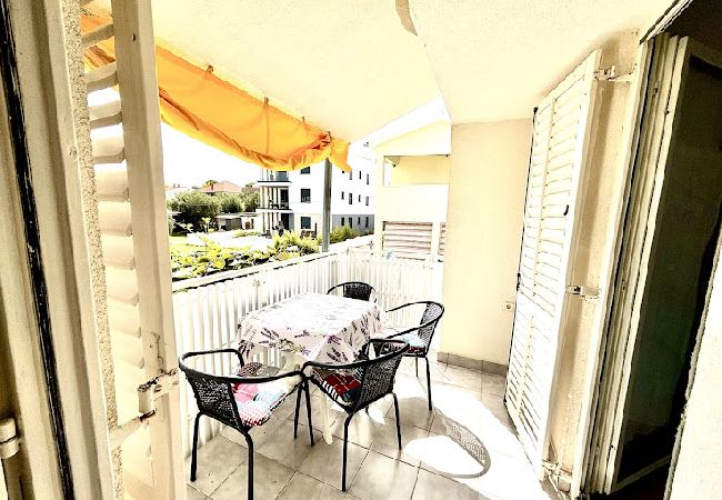 Ferienwohnung in Sukošan - Ferienwohnung in Sukošan mit Terrasse, Klimaanlage, W-LAN (131-1) Ferienwohnung in Sukošan - Ferienwohnung in Sukošan mit Terrasse, Klimaanlage, W-LAN (131-1)