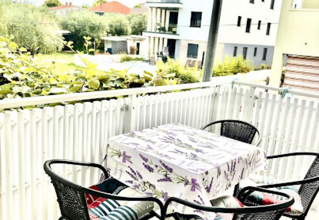 Ferienwohnung in Sukošan - Ferienwohnung in Sukošan mit Terrasse, Klimaanlage, W-LAN (131-1) Ferienwohnung in Sukošan - Ferienwohnung in Sukošan mit Terrasse, Klimaanlage, W-LAN (131-1)