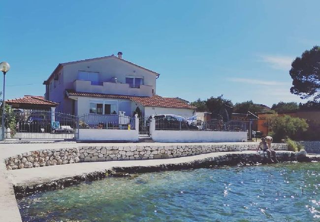 Studio in Sukošan - Studioapartment in Sukošan mit Meerblick, Terrasse, Klimaanlage, W-LAN (5232-2) Studio in Sukošan - Studioapartment in Sukošan mit Meerblick, Terrasse, Klimaanlage, W-LAN (5232-2)