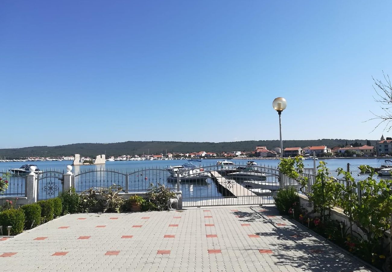 Studio in Sukošan - Studioapartment in Sukošan mit Meerblick, Terrasse, Klimaanlage, W-LAN (5232-2)