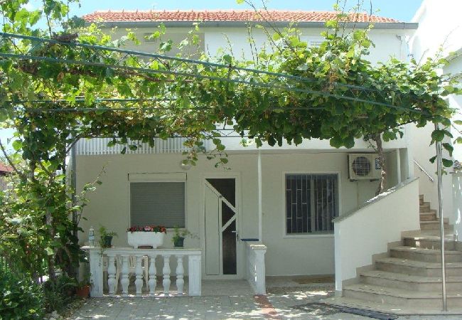 Ferienwohnung in Sukošan - Ferienwohnung in Sukošan mit Terrasse, Klimaanlage, W-LAN (131-3) Ferienwohnung in Sukošan - Ferienwohnung in Sukošan mit Terrasse, Klimaanlage, W-LAN (131-3)