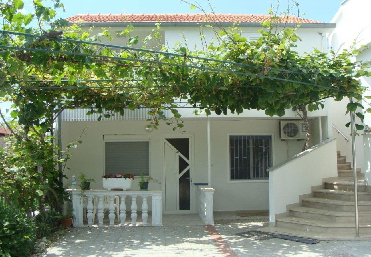 Ferienwohnung in Sukošan - Ferienwohnung in Sukošan mit Terrasse, Klimaanlage, W-LAN (131-3)