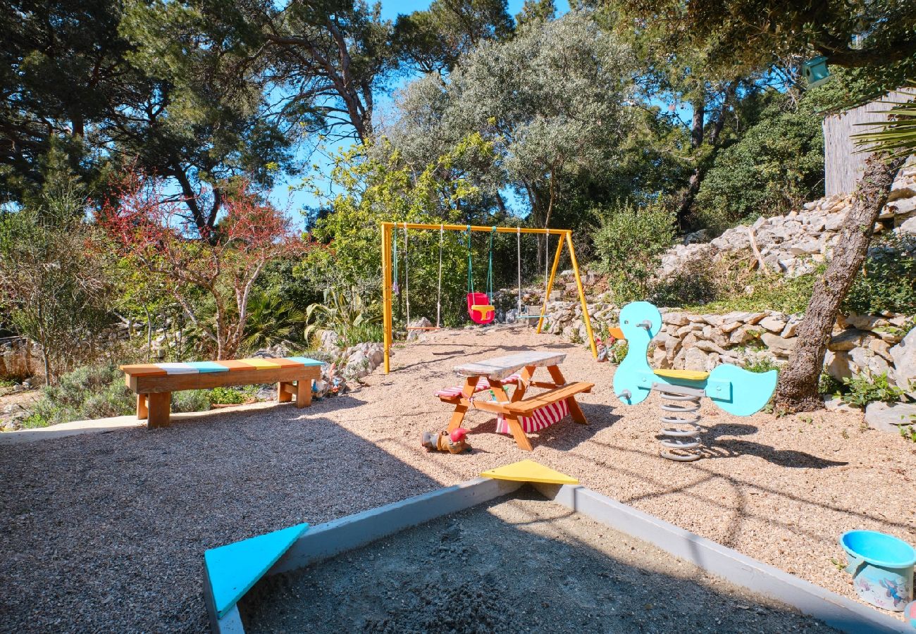 Ferienwohnung in Mali Lošinj - Ferienwohnung in Mali Lošinj mit Meerblick, Terrasse, Klimaanlage, W-LAN (137-1)