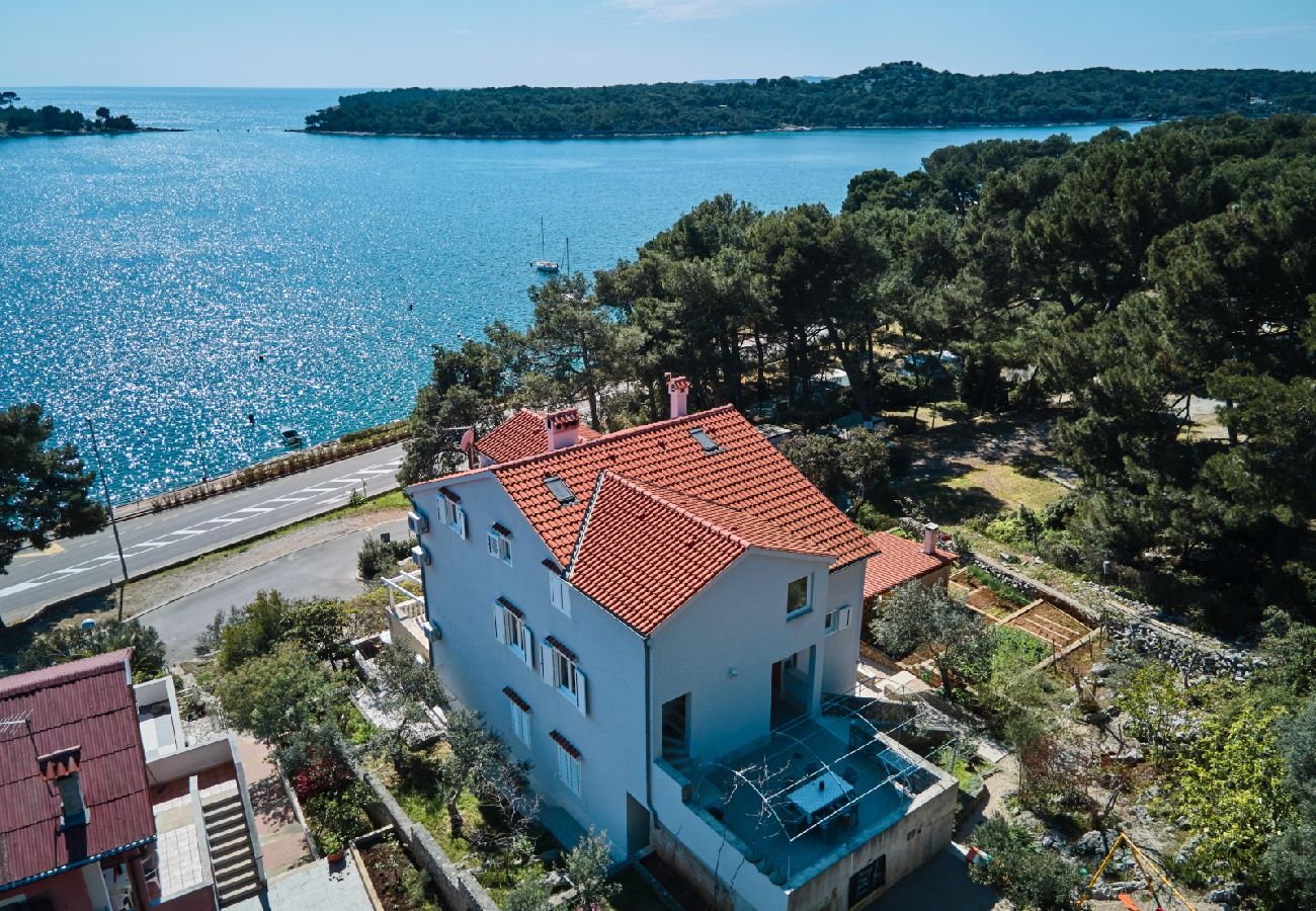 Ferienwohnung in Mali Lošinj - Ferienwohnung in Mali Lošinj mit Meerblick, Terrasse, Klimaanlage, W-LAN (137-1)