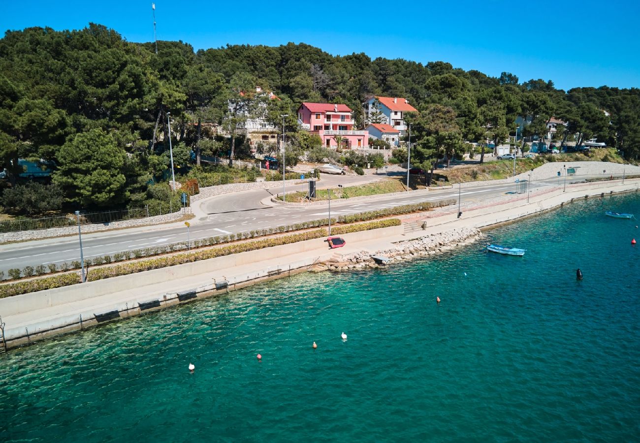 Ferienwohnung in Mali Lošinj - Ferienwohnung in Mali Lošinj mit Meerblick, Terrasse, Klimaanlage, W-LAN (137-1)