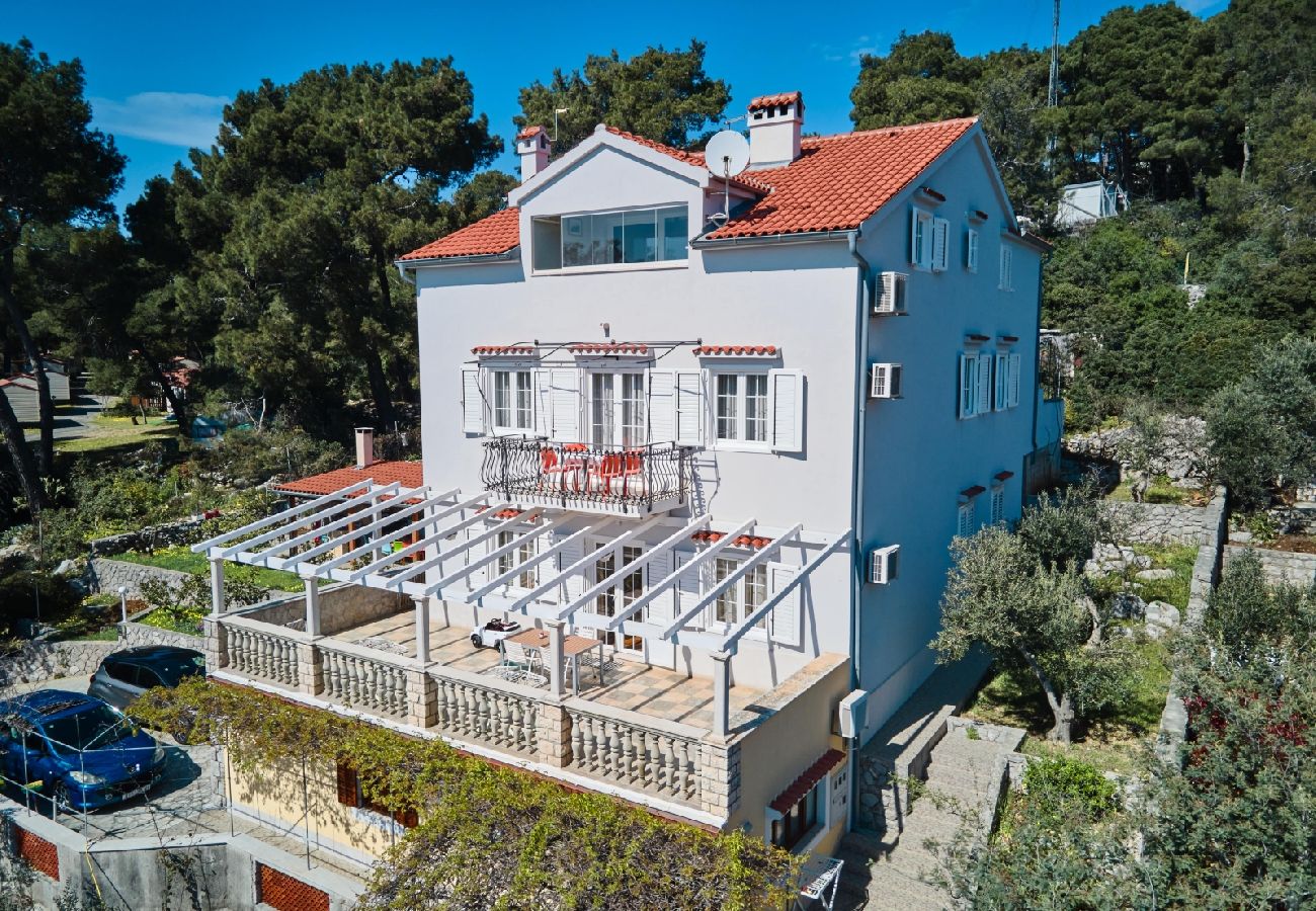 Ferienwohnung in Mali Lošinj - Ferienwohnung in Mali Lošinj mit Meerblick, Terrasse, Klimaanlage, W-LAN (137-1)