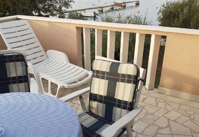 Ferienwohnung in Sukošan - Ferienwohnung in Sukošan mit Meerblick, Terrasse, Klimaanlage, Waschmaschine (151-2) Ferienwohnung in Sukošan - Ferienwohnung in Sukošan mit Meerblick, Terrasse, Klimaanlage, Waschmaschine (151-2)