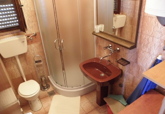 Ferienwohnung in Sukošan - Ferienwohnung in Sukošan mit Meerblick, Terrasse, Klimaanlage, Waschmaschine (151-2) Ferienwohnung in Sukošan - Ferienwohnung in Sukošan mit Meerblick, Terrasse, Klimaanlage, Waschmaschine (151-2)