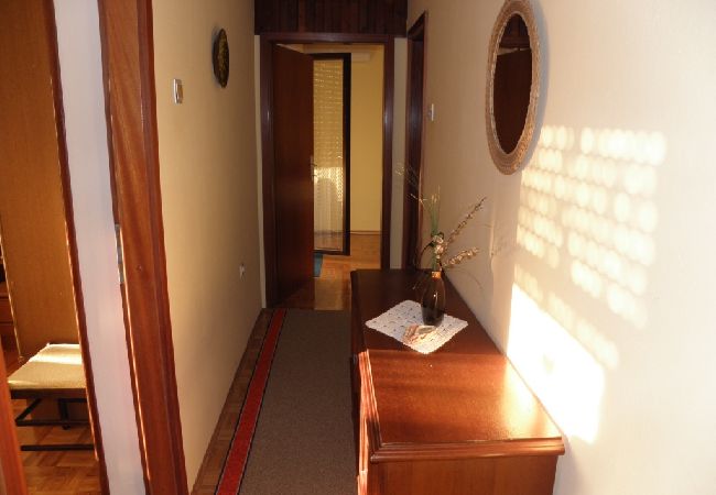 Ferienwohnung in Sukošan - Ferienwohnung in Sukošan mit Meerblick, Terrasse, Klimaanlage, Waschmaschine (151-2) Ferienwohnung in Sukošan - Ferienwohnung in Sukošan mit Meerblick, Terrasse, Klimaanlage, Waschmaschine (151-2)