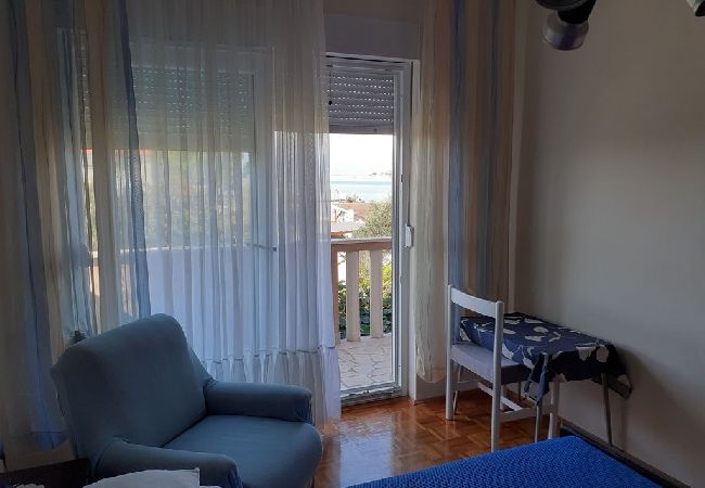 Ferienwohnung in Sukošan - Ferienwohnung in Sukošan mit Meerblick, Terrasse, Klimaanlage, Waschmaschine (151-2) Ferienwohnung in Sukošan - Ferienwohnung in Sukošan mit Meerblick, Terrasse, Klimaanlage, Waschmaschine (151-2)