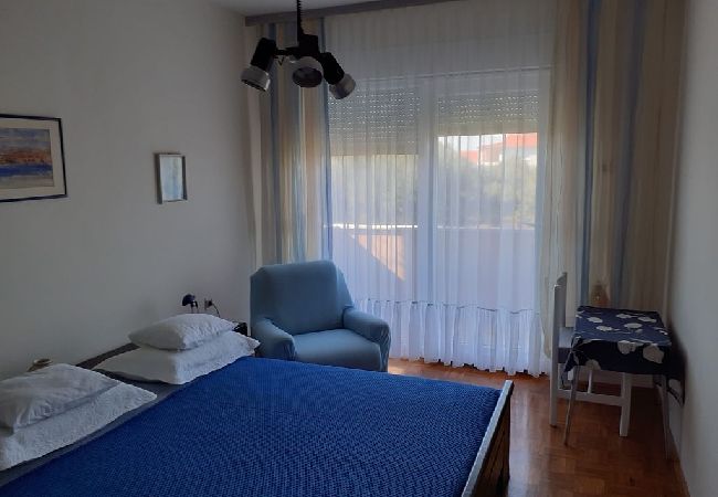 Ferienwohnung in Sukošan - Ferienwohnung in Sukošan mit Meerblick, Terrasse, Klimaanlage, Waschmaschine (151-2) Ferienwohnung in Sukošan - Ferienwohnung in Sukošan mit Meerblick, Terrasse, Klimaanlage, Waschmaschine (151-2)