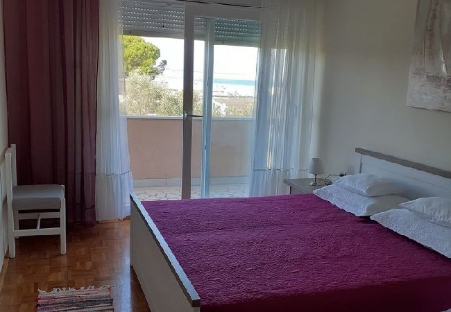 Ferienwohnung in Sukošan - Ferienwohnung in Sukošan mit Meerblick, Terrasse, Klimaanlage, Waschmaschine (151-2) Ferienwohnung in Sukošan - Ferienwohnung in Sukošan mit Meerblick, Terrasse, Klimaanlage, Waschmaschine (151-2)