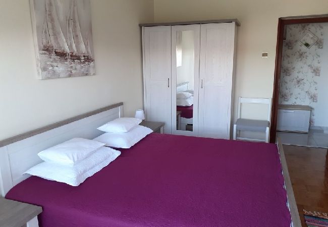 Ferienwohnung in Sukošan - Ferienwohnung in Sukošan mit Meerblick, Terrasse, Klimaanlage, Waschmaschine (151-2) Ferienwohnung in Sukošan - Ferienwohnung in Sukošan mit Meerblick, Terrasse, Klimaanlage, Waschmaschine (151-2)