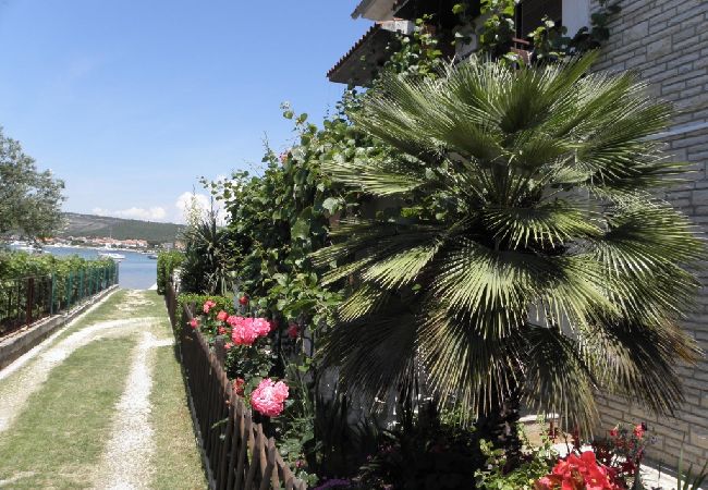 Ferienwohnung in Sukošan - Ferienwohnung in Sukošan mit Meerblick, Terrasse, Klimaanlage, Waschmaschine (151-2) Ferienwohnung in Sukošan - Ferienwohnung in Sukošan mit Meerblick, Terrasse, Klimaanlage, Waschmaschine (151-2)