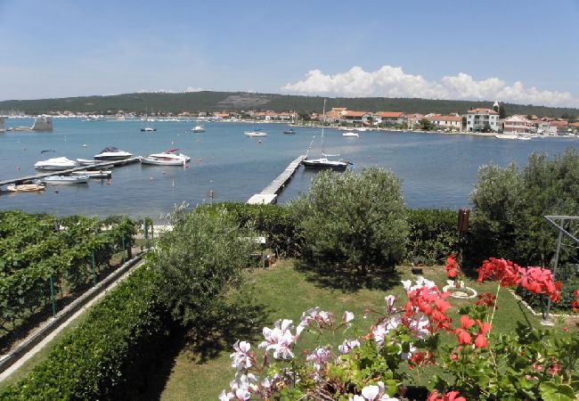 Ferienwohnung in Sukošan - Ferienwohnung in Sukošan mit Meerblick, Terrasse, Klimaanlage, Waschmaschine (151-2) Ferienwohnung in Sukošan - Ferienwohnung in Sukošan mit Meerblick, Terrasse, Klimaanlage, Waschmaschine (151-2)