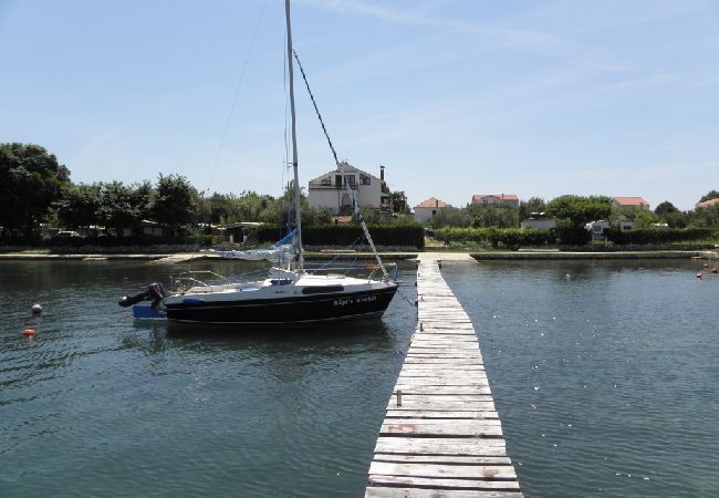 Ferienwohnung in Sukošan - Ferienwohnung in Sukošan mit Meerblick, Terrasse, Klimaanlage, Waschmaschine (151-2) Ferienwohnung in Sukošan - Ferienwohnung in Sukošan mit Meerblick, Terrasse, Klimaanlage, Waschmaschine (151-2)