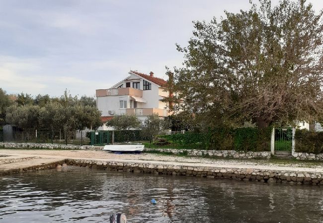 Ferienwohnung in Sukošan - Ferienwohnung in Sukošan mit Meerblick, Terrasse, Klimaanlage, Waschmaschine (151-2) Ferienwohnung in Sukošan - Ferienwohnung in Sukošan mit Meerblick, Terrasse, Klimaanlage, Waschmaschine (151-2)